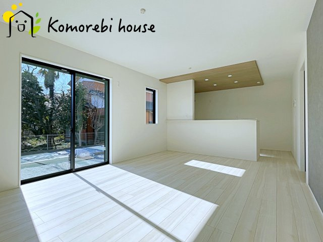 桶川市上日出谷　8期　新築一戸建て　グラファーレ　01の居間・リビング|26.1.29撮影済み