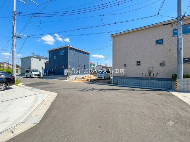 野田市中里3期　新築戸建　3号棟の前面道路含む現地写真|二方 ： 北西 6m 公道、南東 4m 私道