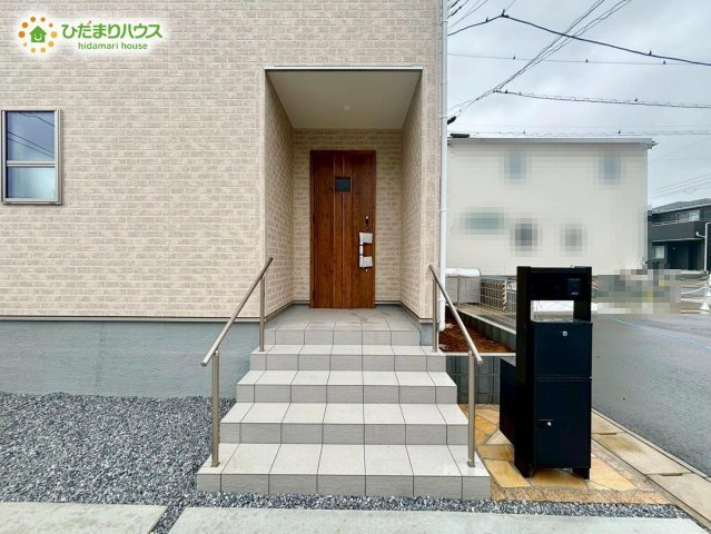 野田市中里3期　新築戸建　3号棟の玄関|手すり付きです♪