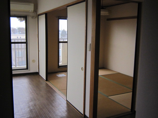 三鷹市大沢３丁目の賃貸マンションの和室|同物件別部屋の写真です