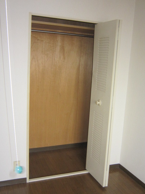 三鷹市大沢３丁目の賃貸マンションの収納|同物件別部屋の写真です