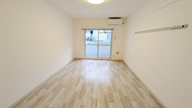 サンライズ伴駅前ビルの居間・リビング