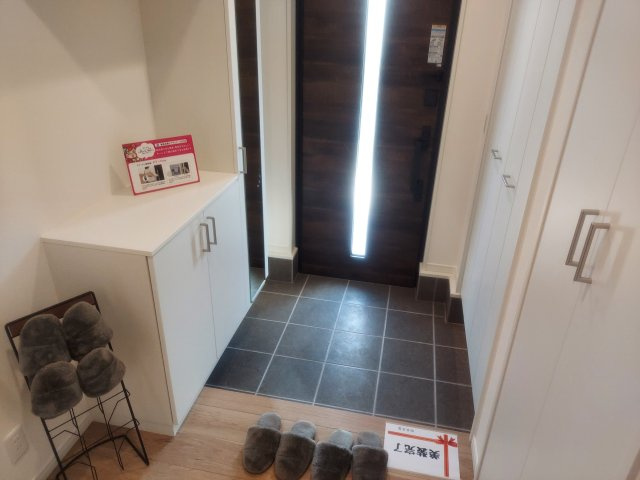 宝塚市宝梅2丁目新築一戸建1号棟の玄関