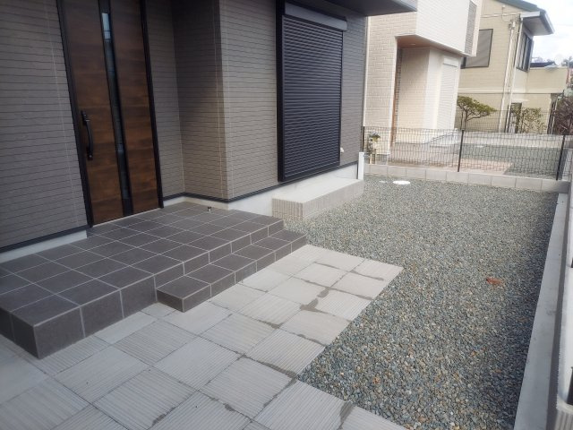 宝塚市宝梅2丁目新築一戸建1号棟のその他|玄関前