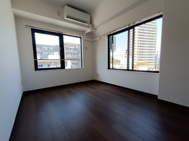 こちらのお部屋は2面採光です