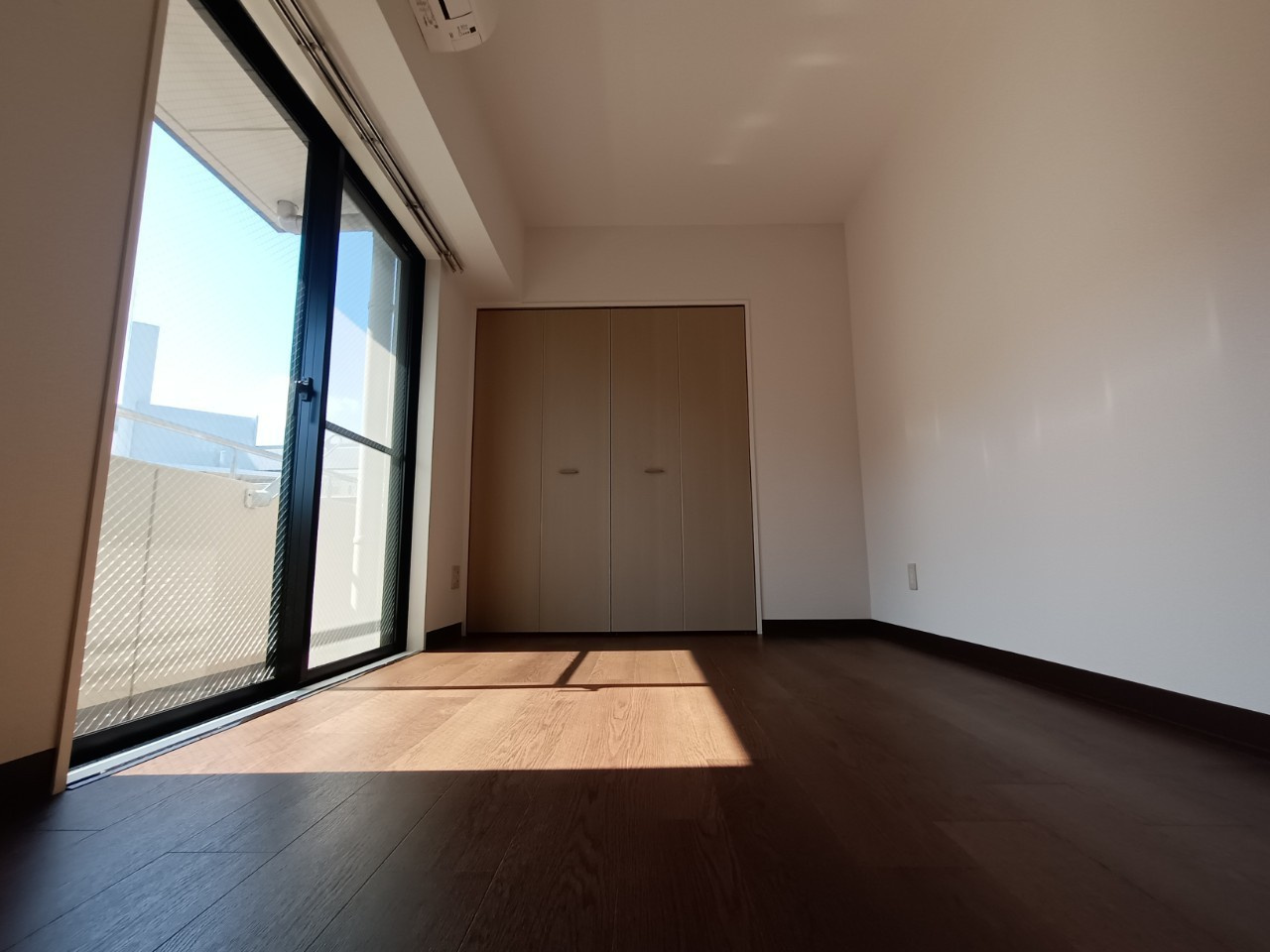 窓が大きく明るいです