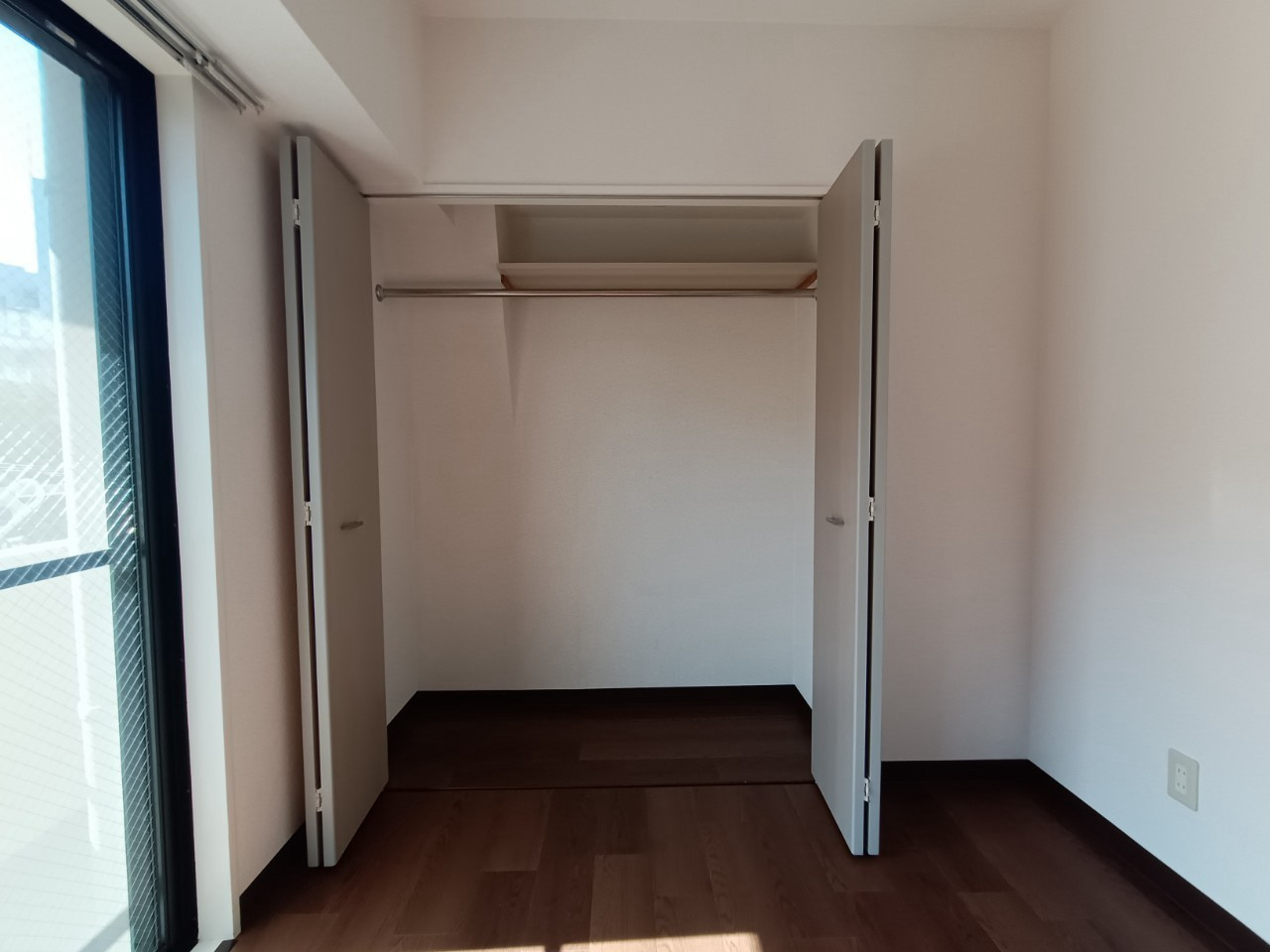 横幅のあるクローゼットでした