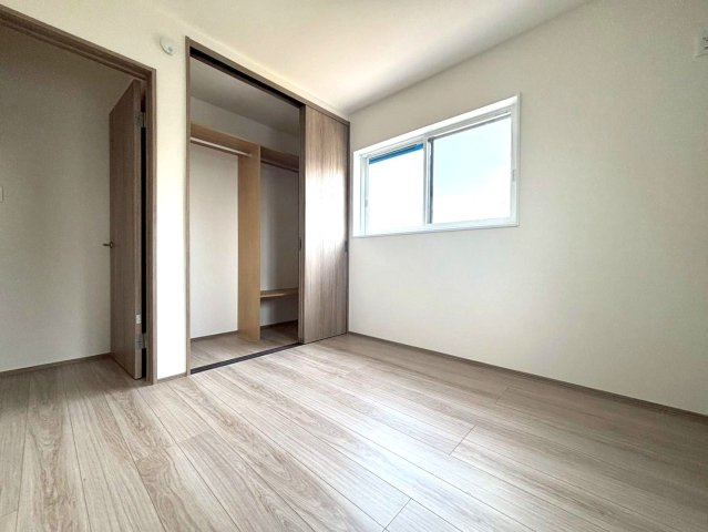新築戸建　大垣市犬ヶ渕町　全4区画分譲の洋室|奥行のあるウォークインクローゼットは収納方法自由自在。家族の成長に合わせた収納が可能です。
