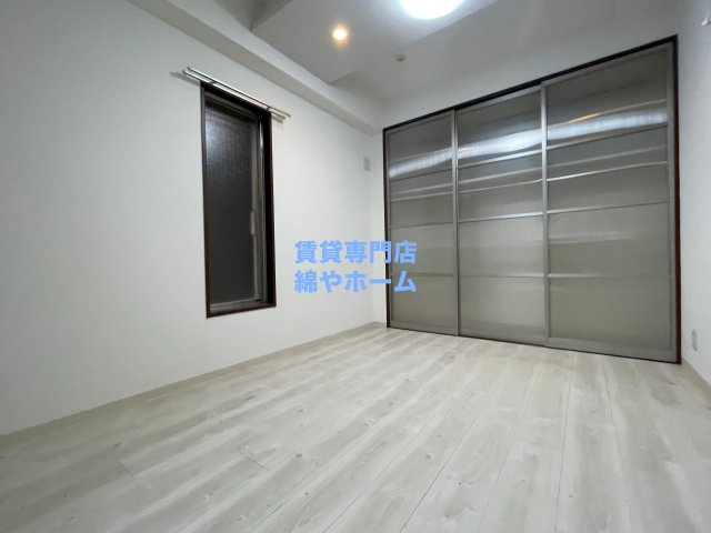 CITY SPIRE桜川Iの寝室|開放的な寝室です