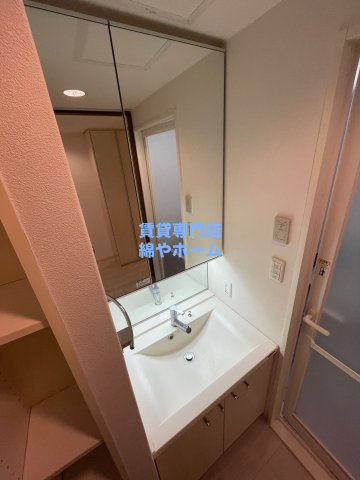 CITY SPIRE桜川Iの独立洗面台|独立洗面化粧台が付いています