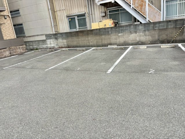 アパートメントハウス京口の駐車場