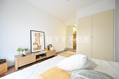 【寝室】 | スカイコート蒲田第５ | 広くて明るい寝室