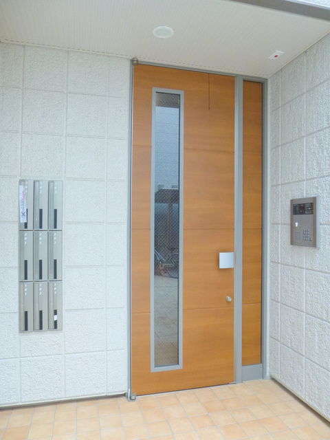 メゾン・ド・シチリアーノのセキュリティ|☆オートロックのエントランス☆