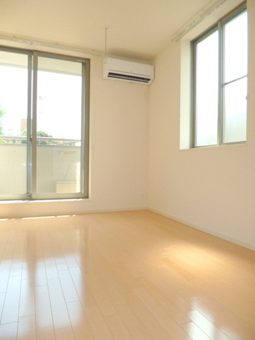 メゾン・ド・シチリアーノの寝室|角部屋・2面採光で明るいお部屋です☆