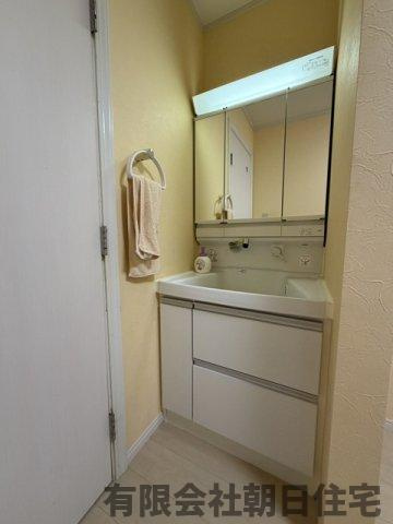 【独立洗面台】 | 東出雲町揖屋中古戸建 | 独立洗面化粧台が付いています