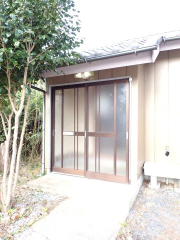 鉾田市Ｋ戸建のエントランス|玄関引き戸