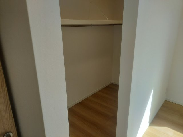 宝塚市宝梅2丁目新築一戸建2号棟の収納|2階洋室約7.4帖　ウォークインクローゼット