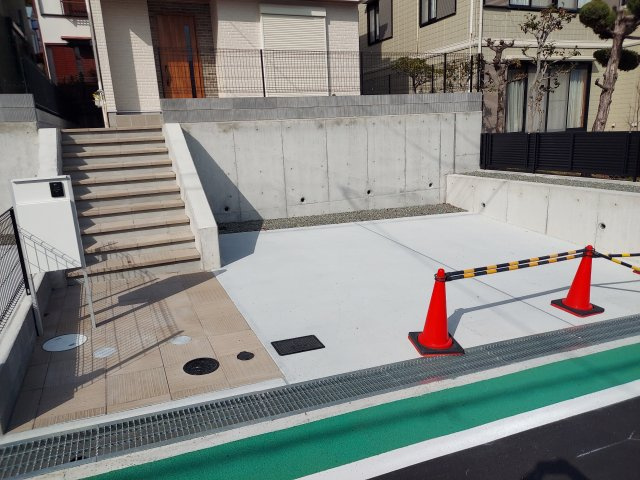 宝塚市宝梅2丁目新築一戸建2号棟の駐車場