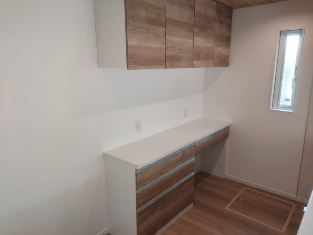 宝塚市宝梅2丁目新築一戸建2号棟のキッチン|カップボード