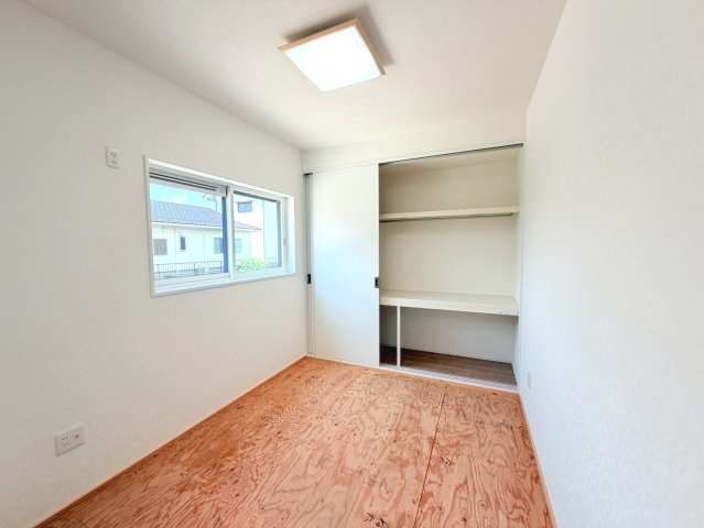 新築戸建　大垣市犬ヶ渕町　全4区画分譲の玄関|一室あると便利な和室は、ご来客時はもちろん、お子様のお昼寝や遊び場、寝室としてもご利用いただけます
