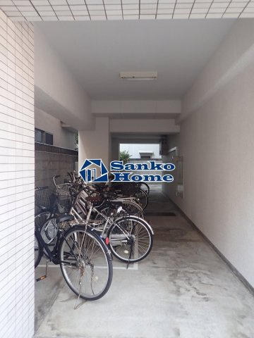 ヴェラハイツ蔵前の駐車場