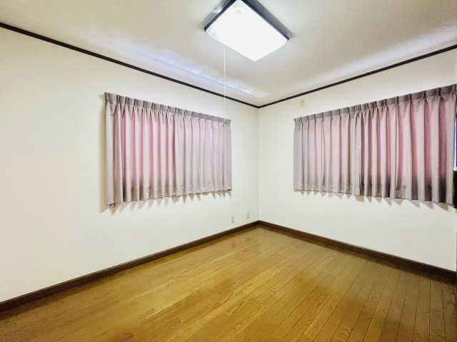 高崎市飯塚町の洋室|お子様の一人部屋デビューにも最適♪