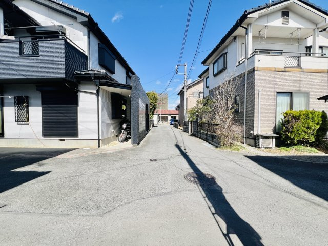 高崎市飯塚町の前面道路含む現地写真|閑静な住宅地