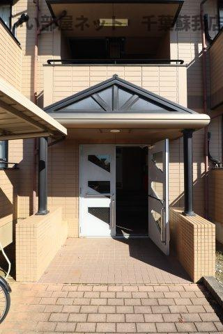ファーストターフ鎌取　Ｃのエントランス|大きなものも収納できそうです