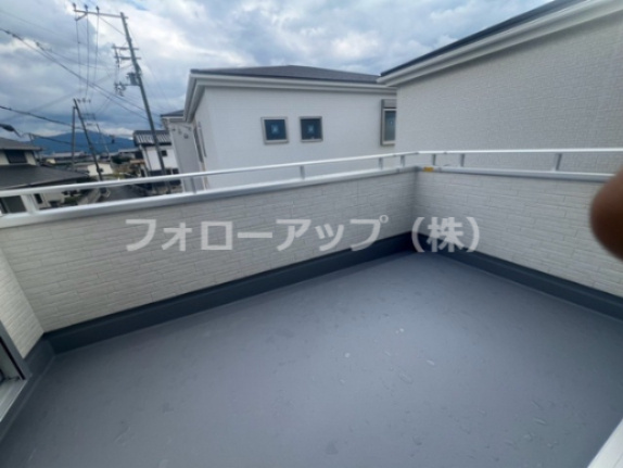 リーブルガーデン 富田林市廿山のバルコニー|バルコニーからの眺めを楽しみながら食事をしませんか
