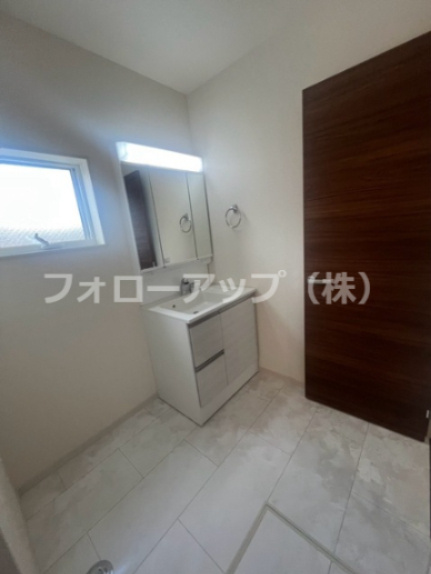 リーブルガーデン 富田林市廿山の独立洗面台|独立洗面化粧台付き