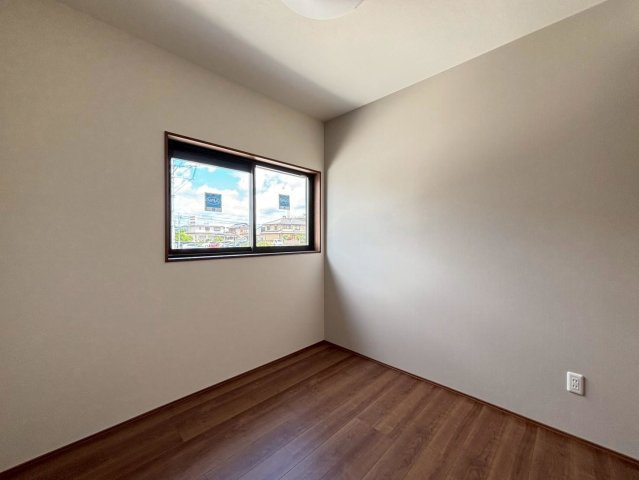 新築戸建　大垣市犬ヶ渕町　全4区画分譲の洋室|奥行のあるウォークインクローゼットは収納方法自由自在。家族の成長に合わせた収納が可能です。