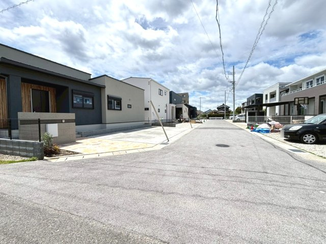 新築戸建　大垣市犬ヶ渕町　全4区画分譲のバルコニー|バルコニーは南向きで洗濯物もよく乾きます！強度と表面積硬度を持つFPRで防水しています。