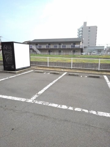メゾン・カルフールの駐車場
