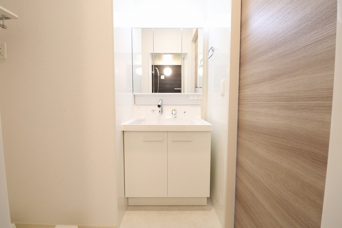 Fleur(フルール） Aの独立洗面台|三面鏡付き洗面化粧台