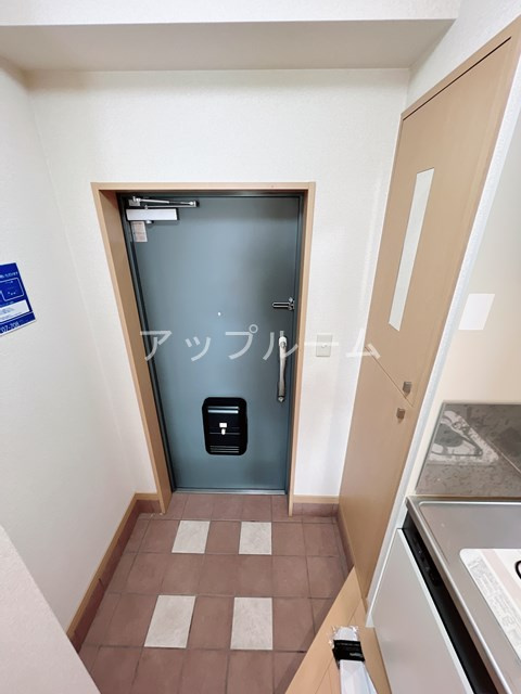 本州守山ビルの玄関