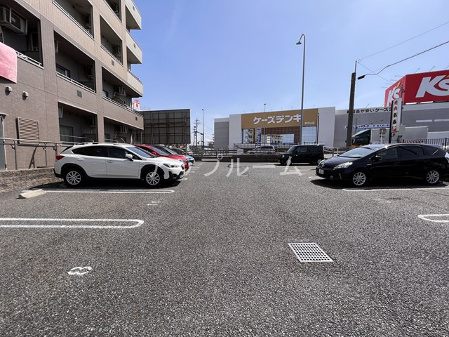 本州守山ビルの駐車場