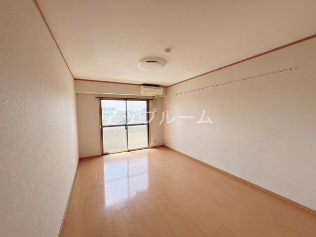 本州守山ビルの居間・リビング