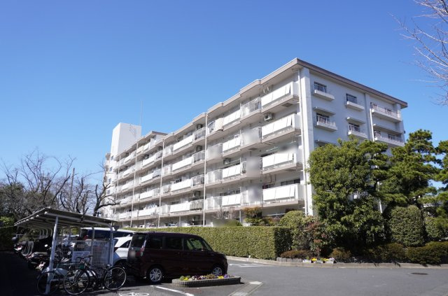 越谷ファミリータウンA棟の外観