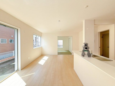 【居間・リビング】 | 吉岡町下野田　新築住宅 | 窓からのあたたかい光をあびながらの朝食。今日も一日がんばれそう！と思えるリビング。