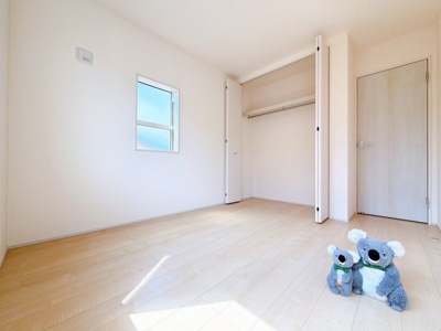 【洋室】 | 吉岡町下野田　新築住宅 | 広さはお子様の勉強部屋にも適した広さ！
勉強机などの家具を置いてもフリースペースも確保できます♪
