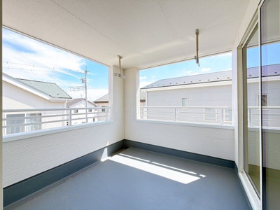 【バルコニー】 | 吉岡町下野田　新築住宅 | インナーバルコニー
夜風にあたりながらリラックスしたりと、日々の暮らしに心地よいひと時をプラスします。