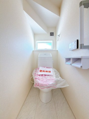 【トイレ】 | 吉岡町下野田　新築住宅 | 清潔感にあふれた空間と機能的な洗浄装置。毎日何度も使う場所だから快適に。便利に。