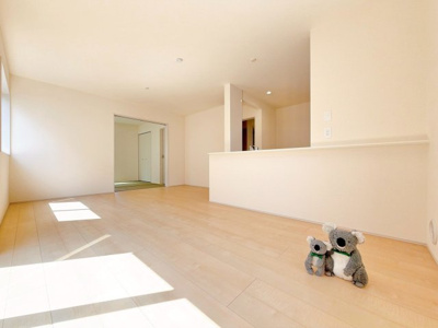 【居間・リビング】 | 吉岡町下野田　新築住宅 | 光が差し込む明るい空間はいつもの時間をより特別に…穏やかなひと時を一層充実した時間へ変えてくれます。