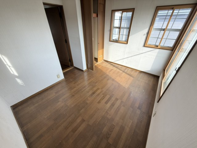 【洋室】 | 南中島町戸建て | ２階南側洋室6.2帖