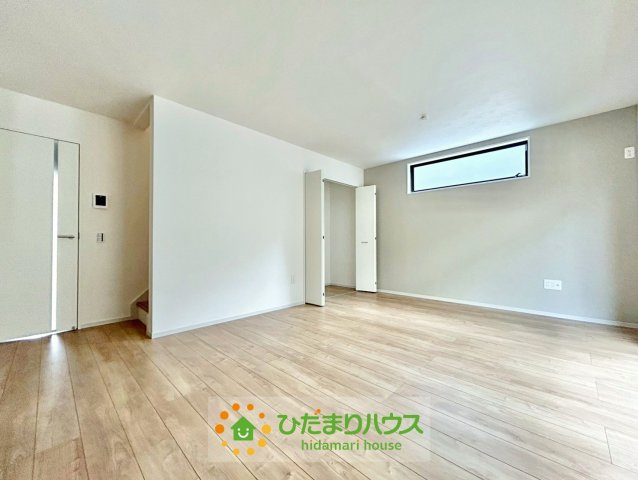 久喜市野久喜１期　新築一戸建て　クラフトピットの居間・リビング