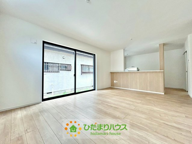 久喜市野久喜１期　新築一戸建て　クラフトピットの居間・リビング