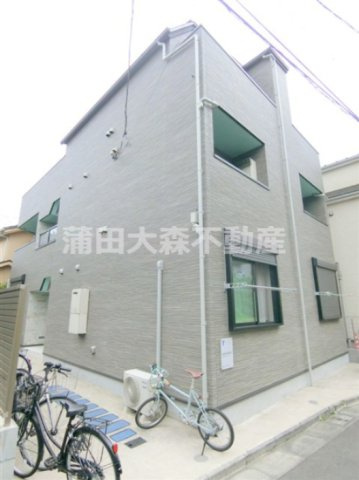 CASA　MICHIZUKA(カーサ　ミチヅカ)の外観|2018年7月築　木造地上3階建て総戸数9戸インターネット無料の人気賃貸アパート
東京都大田区新蒲田3丁目　JR京浜東北線蒲田駅徒歩15分、東急多摩川線矢口渡駅徒歩10分