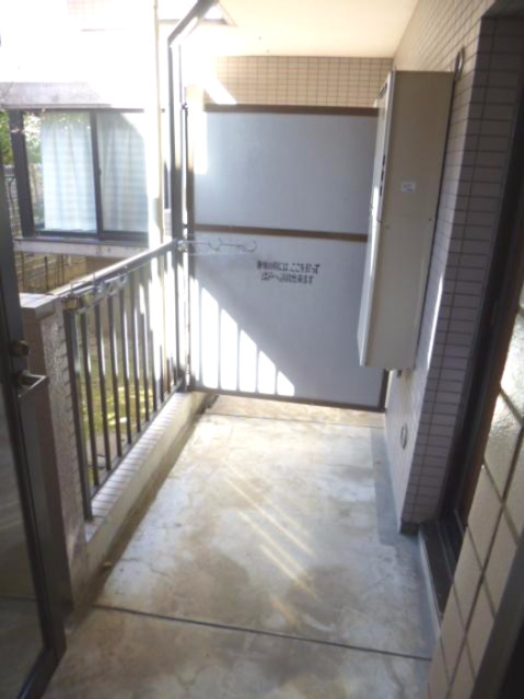 リズ市川平田のバルコニー