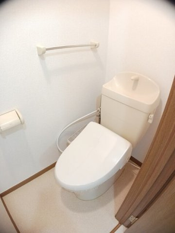 ラ・フォンダ　Ｂのトイレ|落ち着いた色調のトイレです