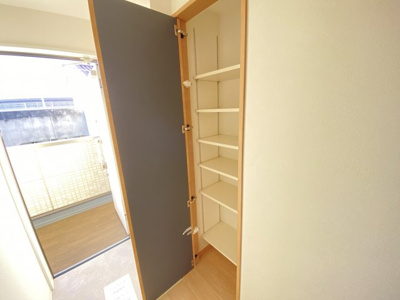 【収納】 | TKアンバーコート羽衣 | 大きなスペースがあり、収納には困りません